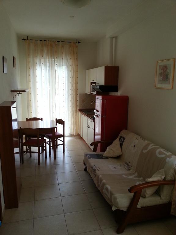 Residence La Villetta Римини Екстериор снимка