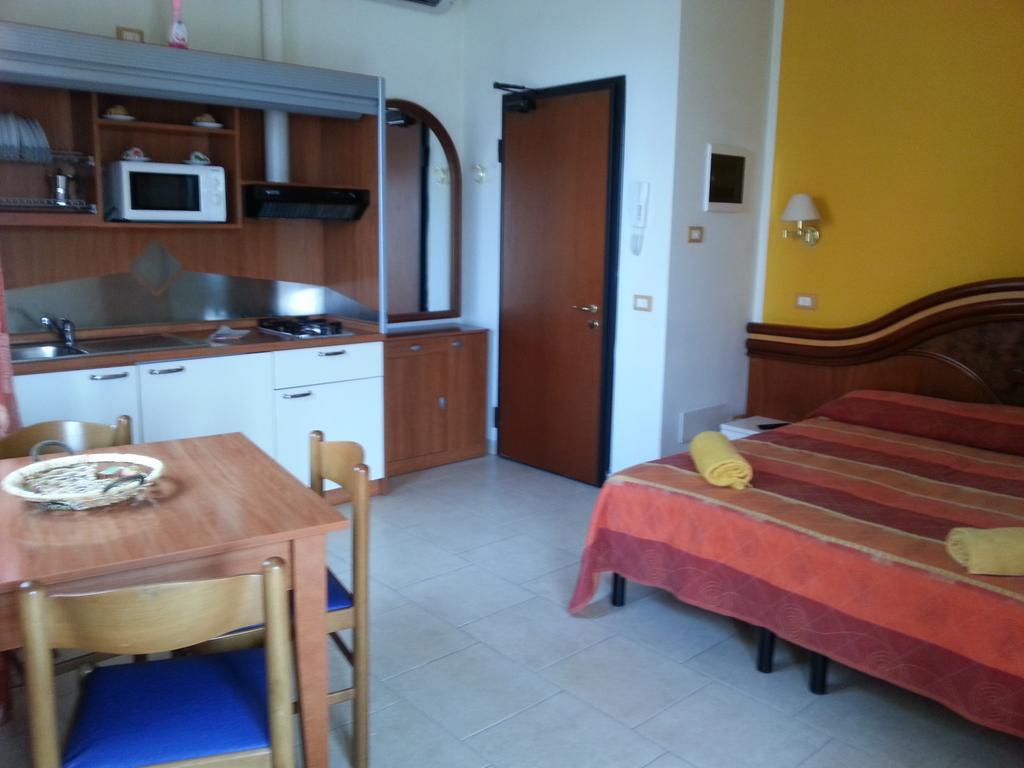 Residence La Villetta Римини Екстериор снимка
