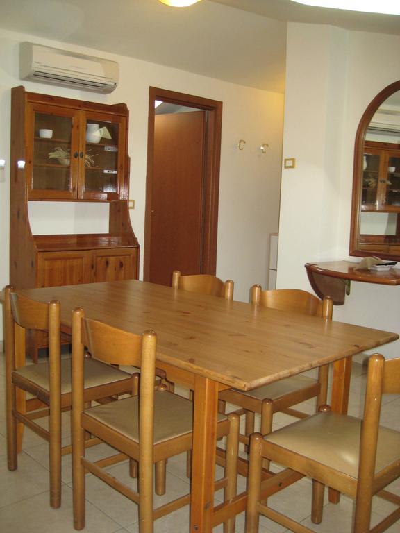 Residence La Villetta Римини Стая снимка